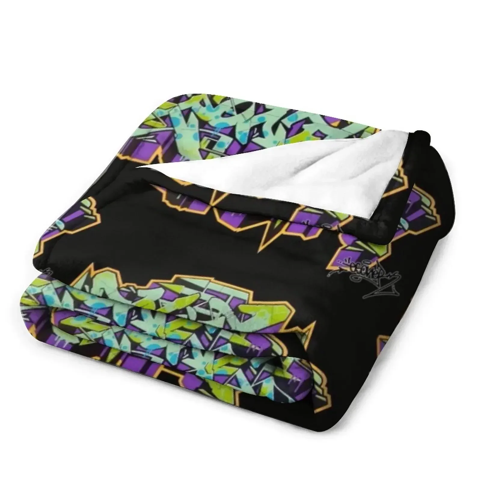 Фиолетовое одеяло в уличном стиле с граффити ESONE