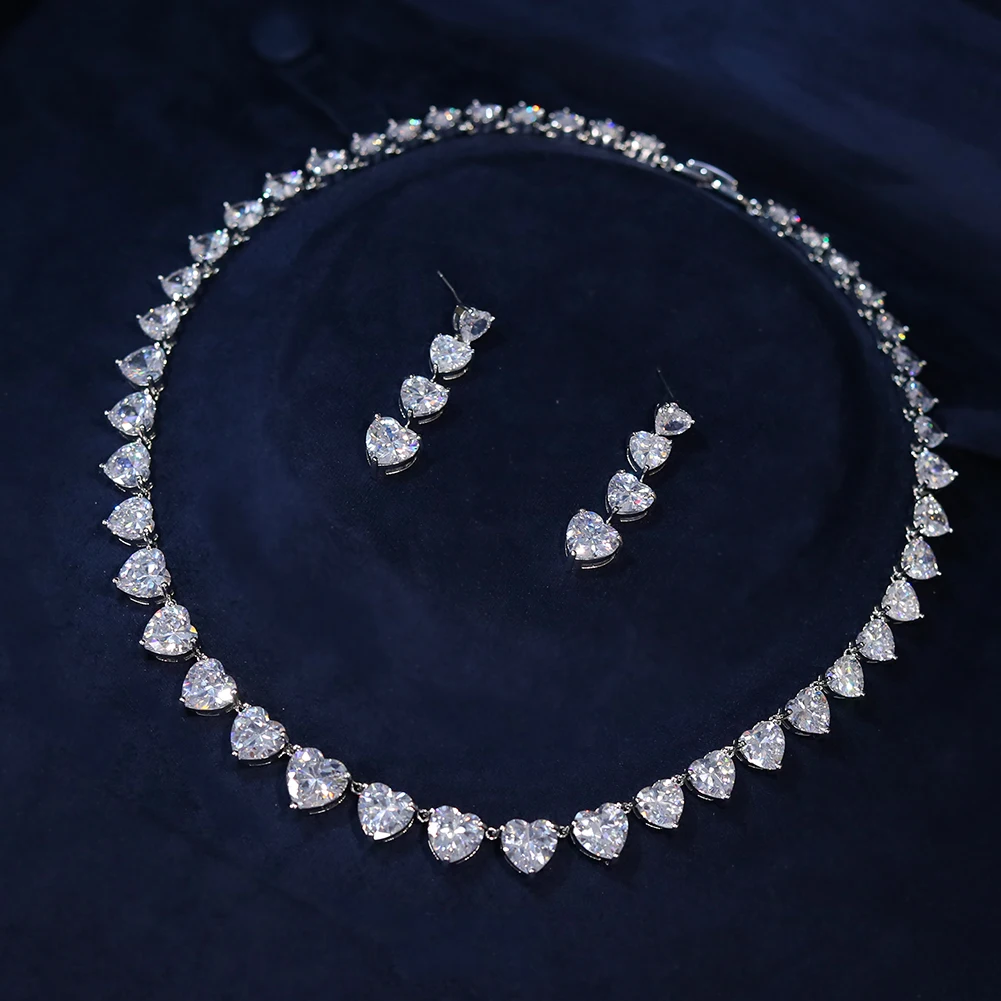 Комплект из колье серёг и кольца с фианитом