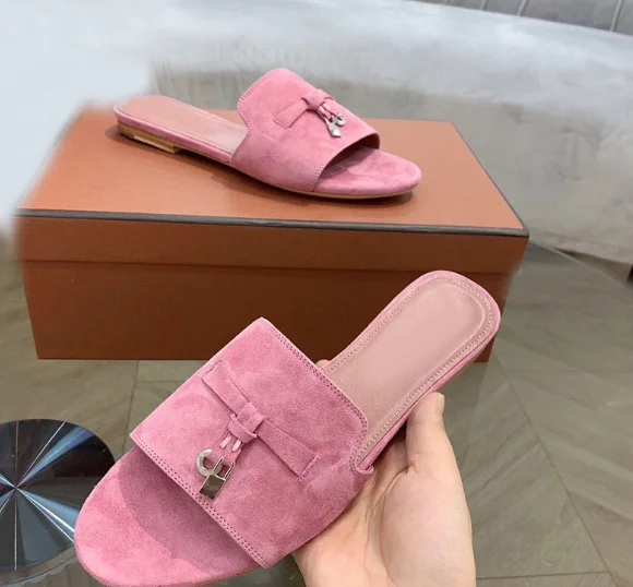 New high quality LP brand women's fashion flat slippers Sheepskin lock fringe casual outdoor slippers summer simple sandals.