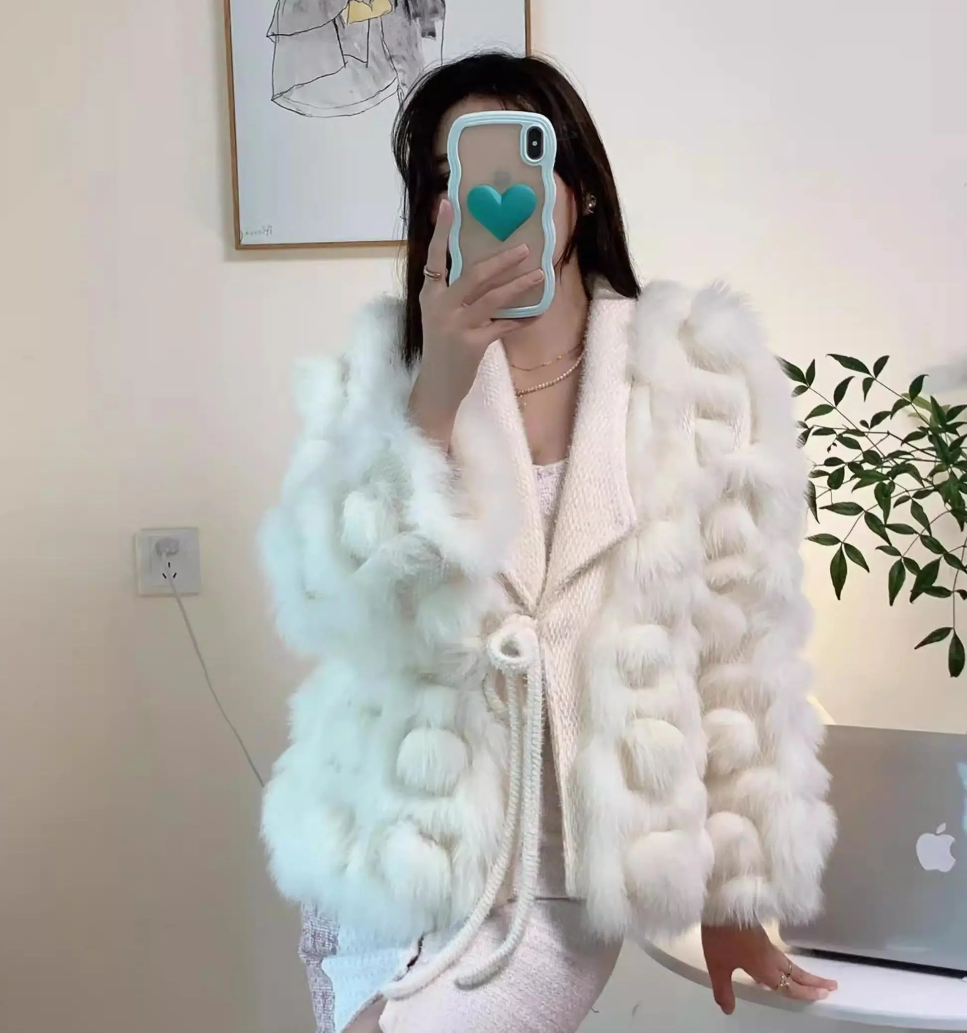 Рисунок 4 - Зимнее женское пальто PLAZSON из искусственного меха