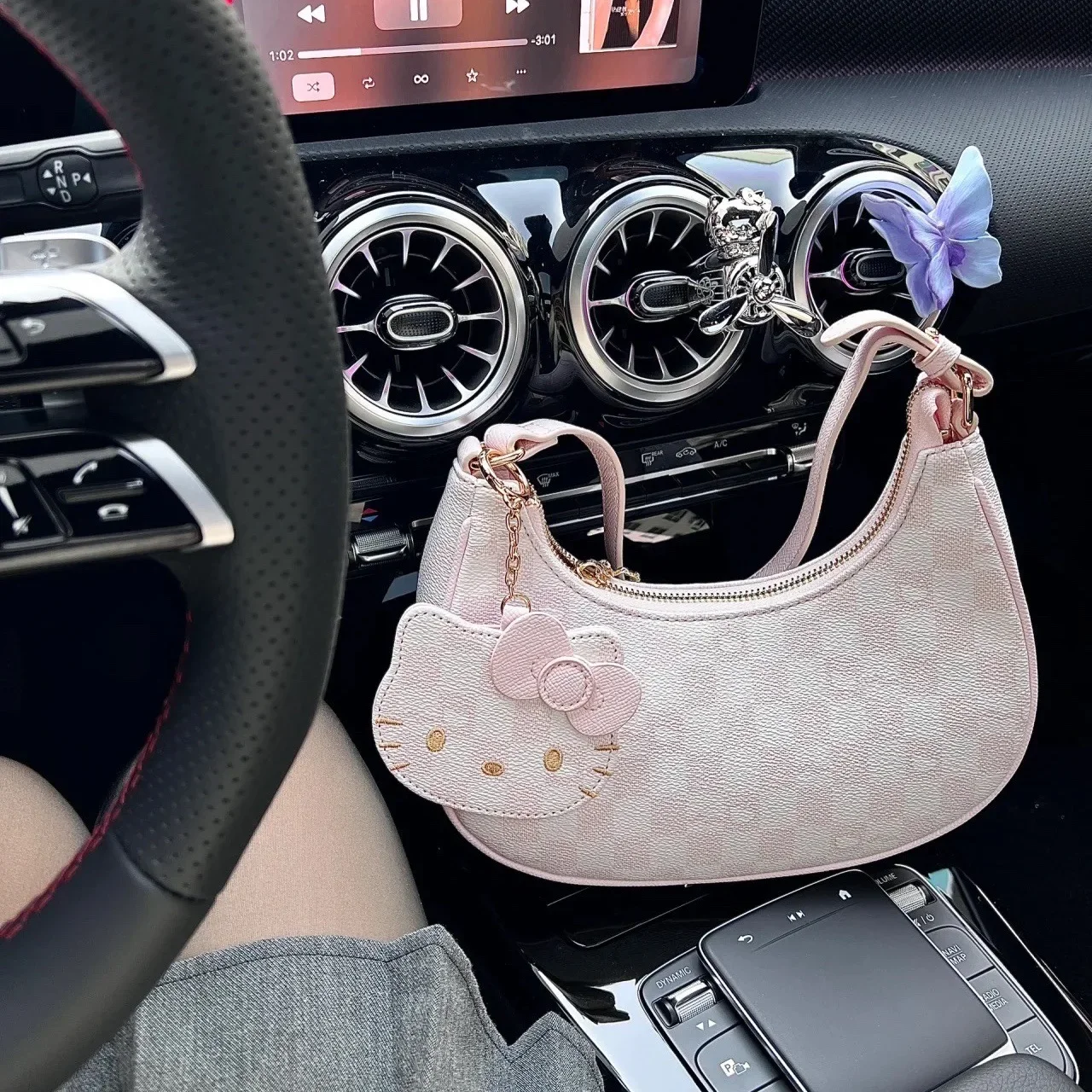 Женский кошелек с котенком и подмышками из мультфильма