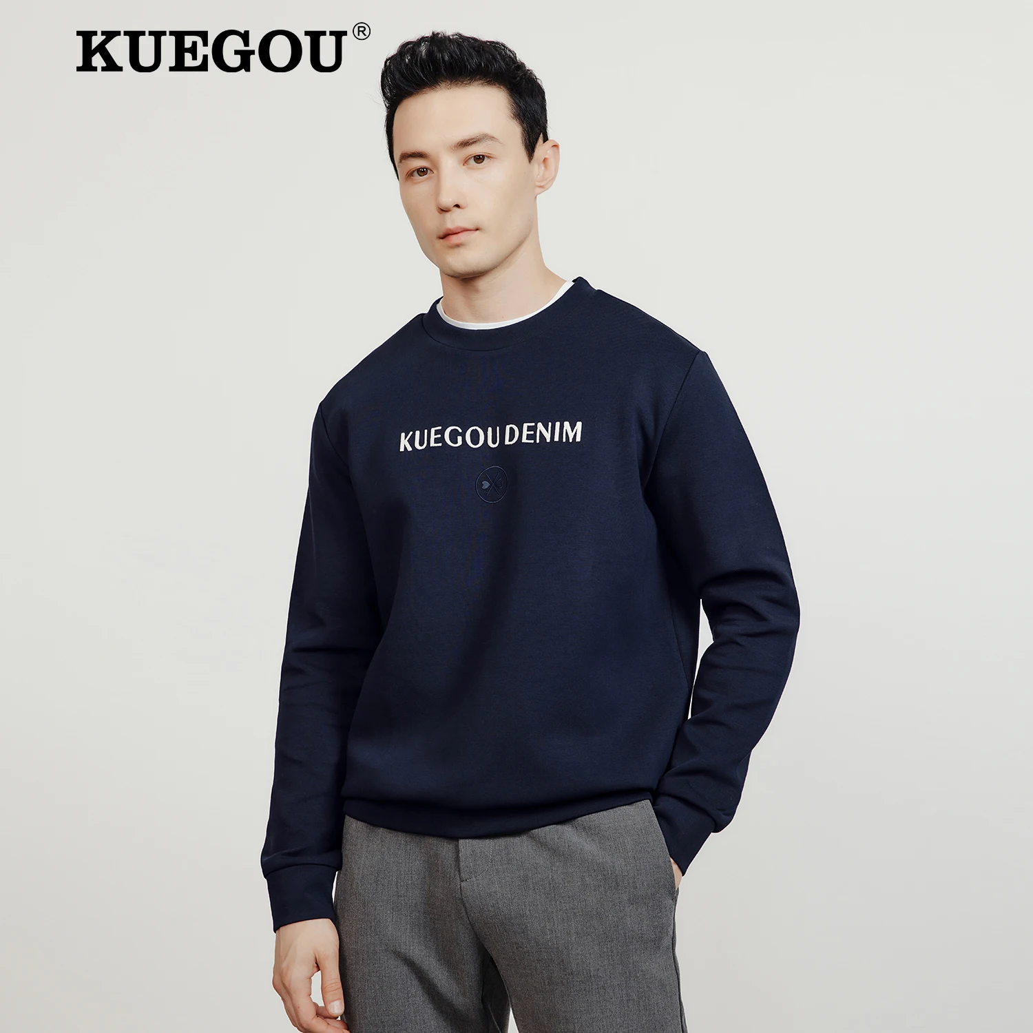 

KUEGOU 2022 Autumn Cotton Black Print New Sweatshirt Men Crewneck Slim Fashion For Male Streetwear Plus Size Clothing 55069