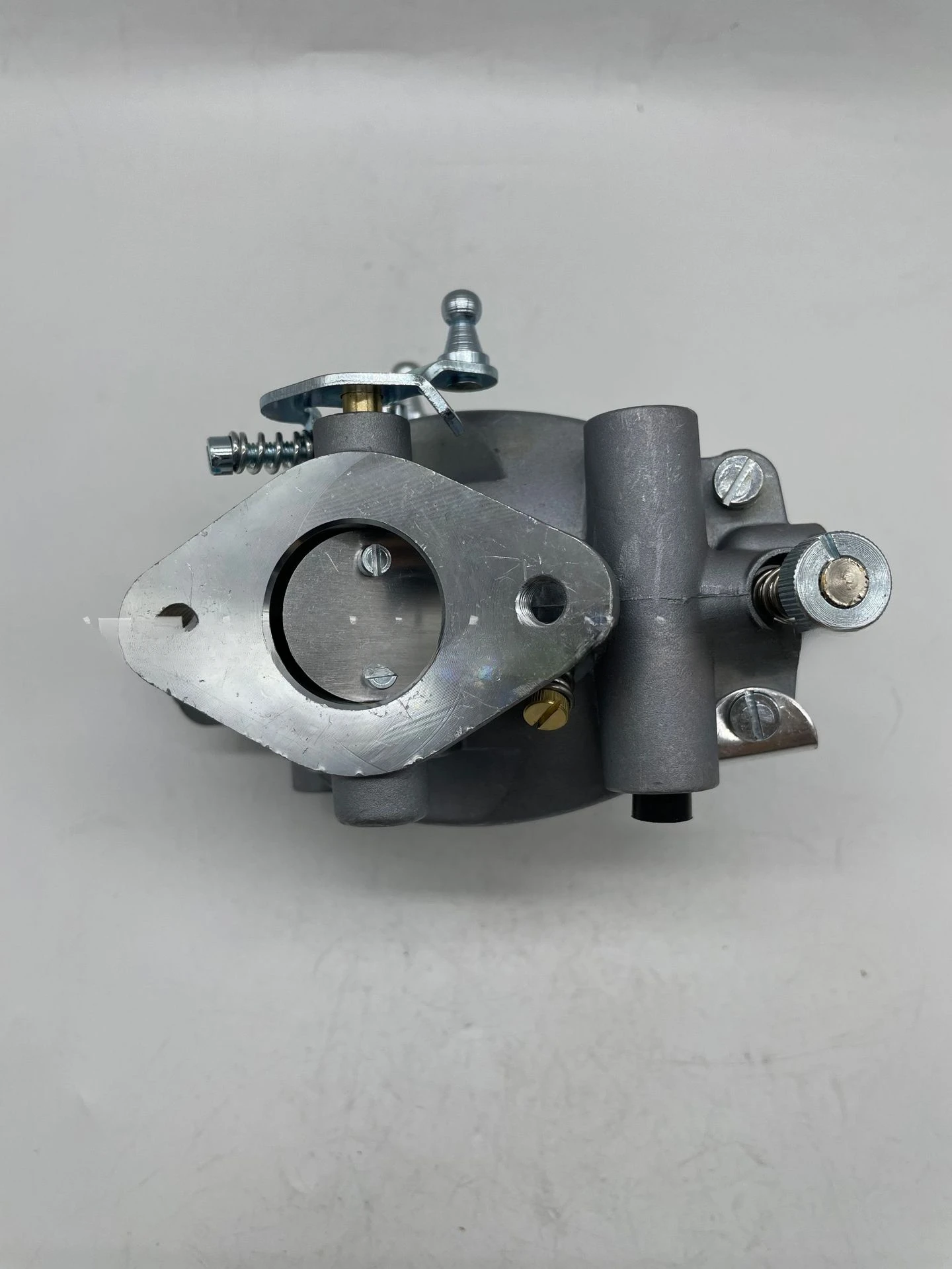 Подходит для тракторов КАРБЮРАТОР 8N9510C--HD из алюминия