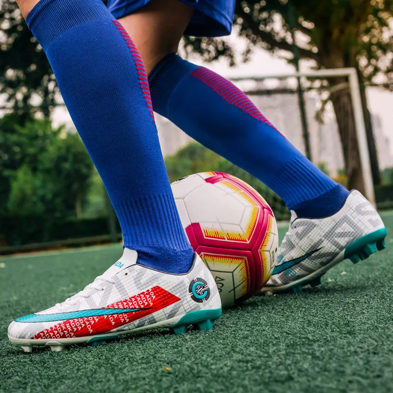 Hot Sale Men's Football Boots White Fashion Printed Soccer Cleats for Men Women Low-cut TF Football Sneakers chaussures de foot