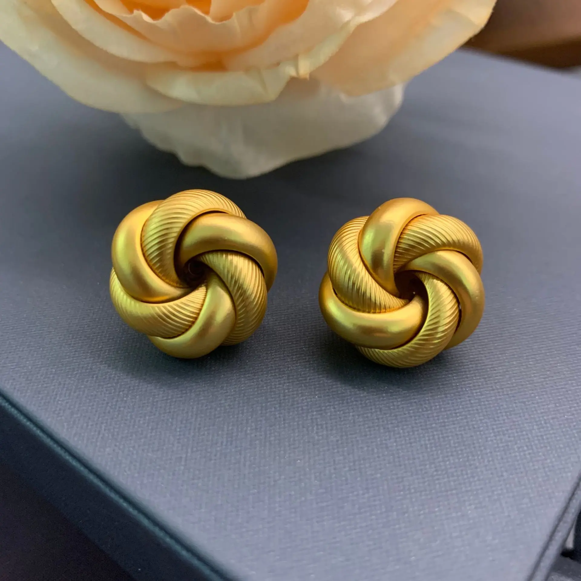 

Vintage Twist Stud Earrings For Women Jewelry Runway Party T Show Fancy Trendy Boho INS Japan Korea