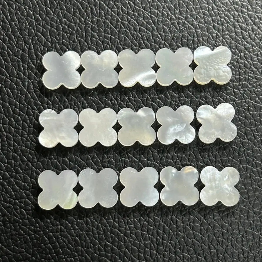 Натуральный белый перламутр, четырехлистный клевер, 8 мм до 13 мм Натуральный белый перламутр, четырехлистный клевер, 8 мм до 13 мм