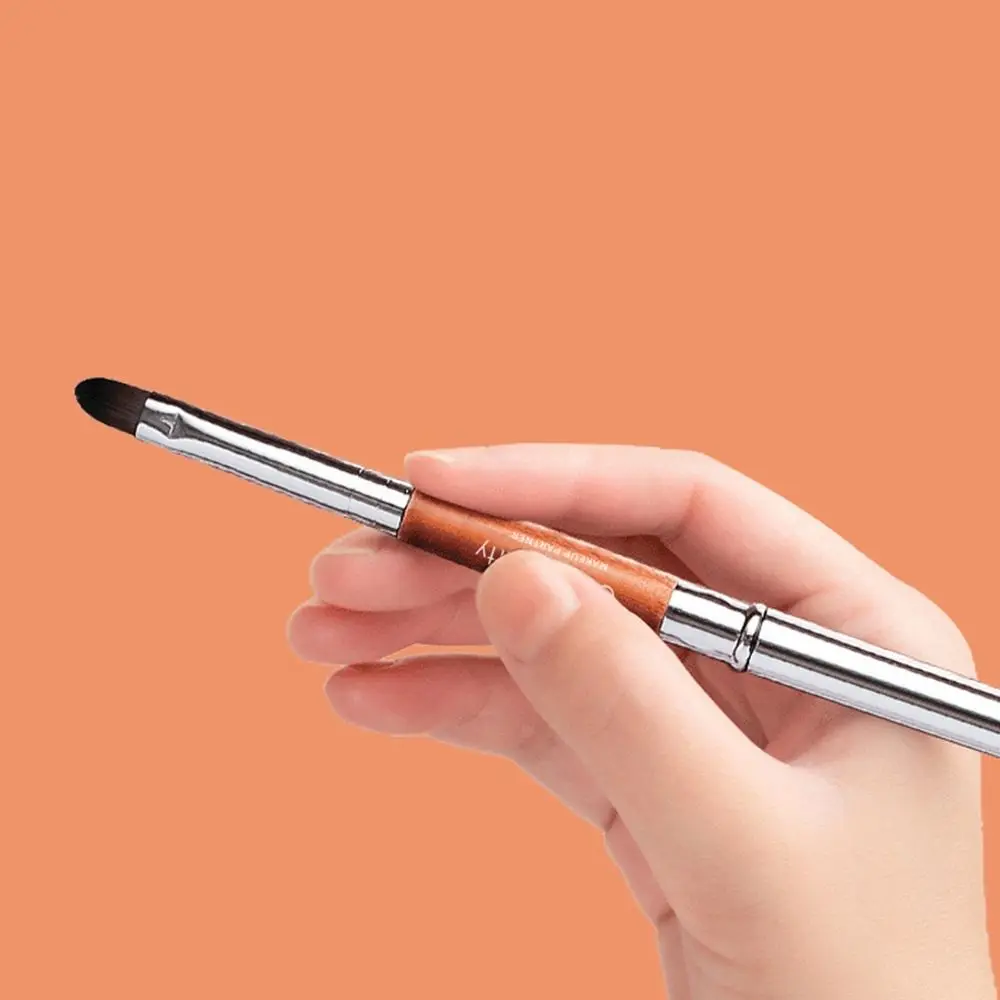 

1Pc Portable Lip Brush with Protect Cap Metal Handle Lip Liner High Quality Lipstick Lip Gloss Brush Women Beauty Make Up Tool