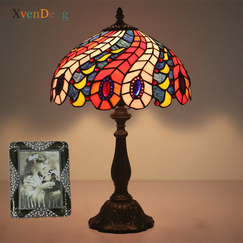 

Tiffany Glass Table Lamp Peacock Tail Hotel Villa Living Room Bedroom Bedside Restaurant Bar Cafe Art Deco Nordic Iron LED Light