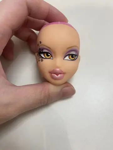 Кукла для макияжа Bratzdoll