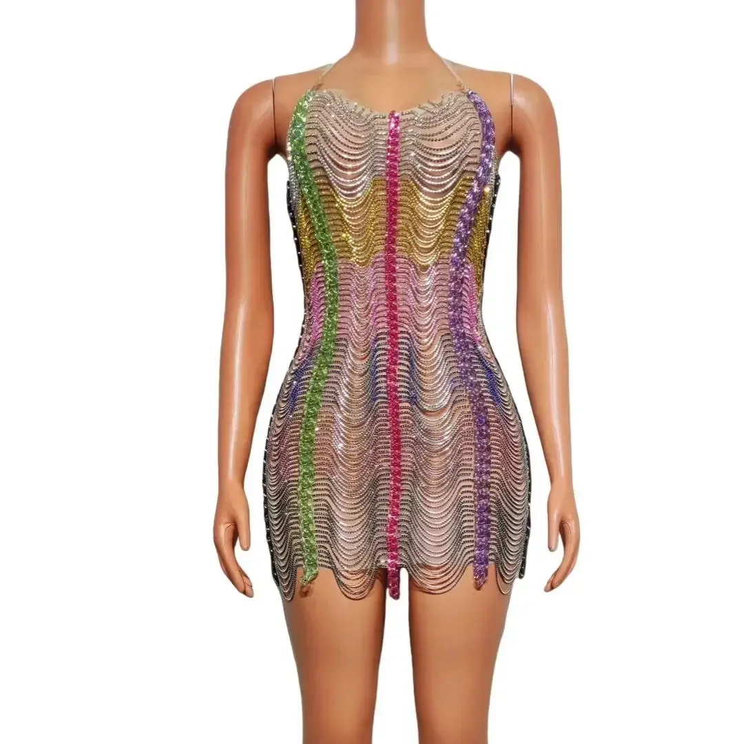 Женское платье для выпускного вечера с цепочкой и открытой спиной