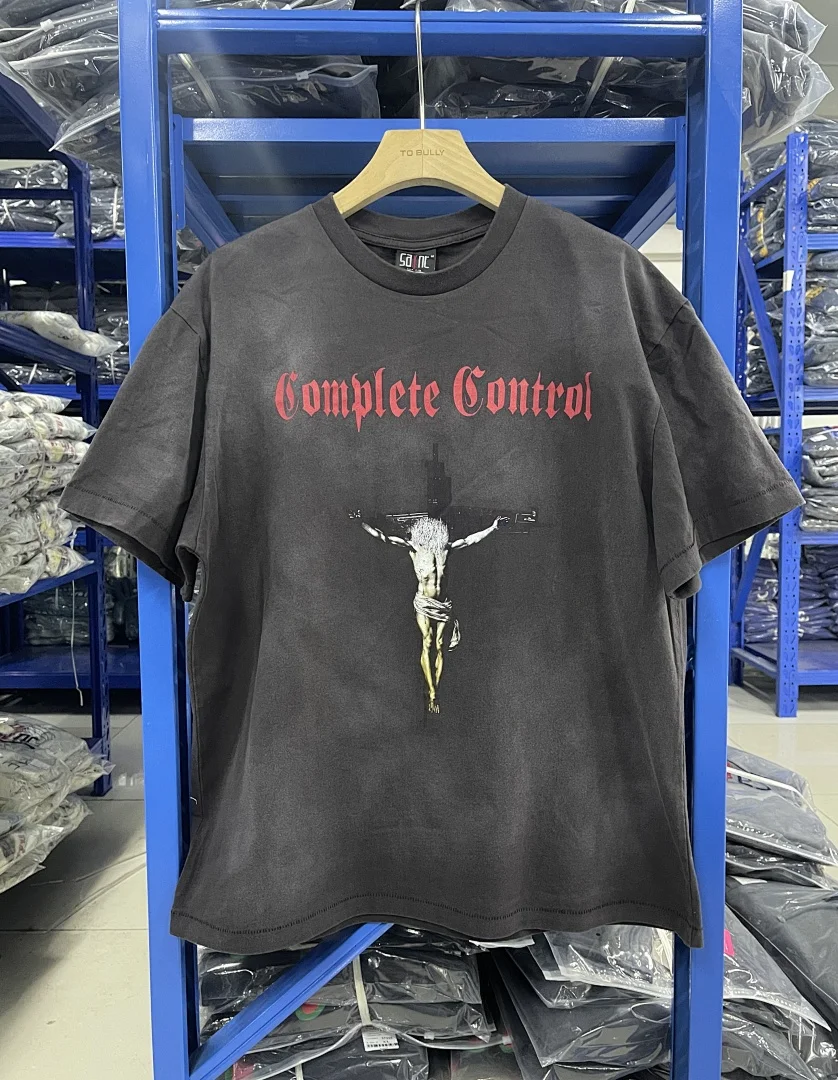 Фото Футболки унисекс 25SS Saint x Cumplete Coutrol с принтом God Cross, хип-хоп, оверсайз, повседневные, из хлопка №1
