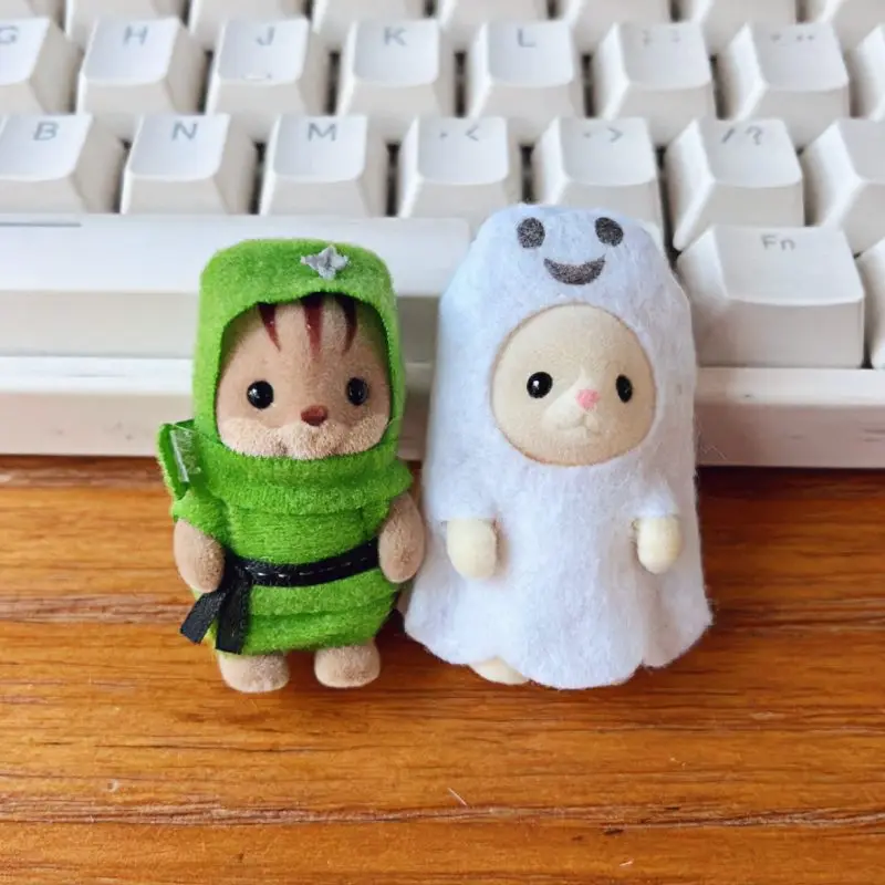 Оригинальные мини-фигурки трио Sylvanian Families пластиковые настольные игровые