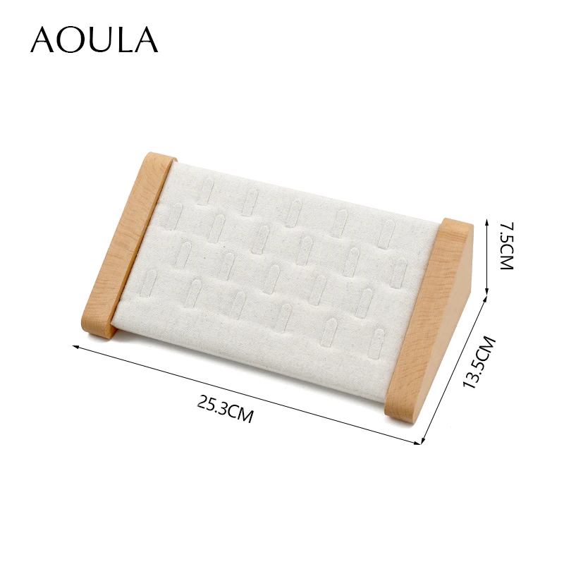 

Деревянная подставка для украшений