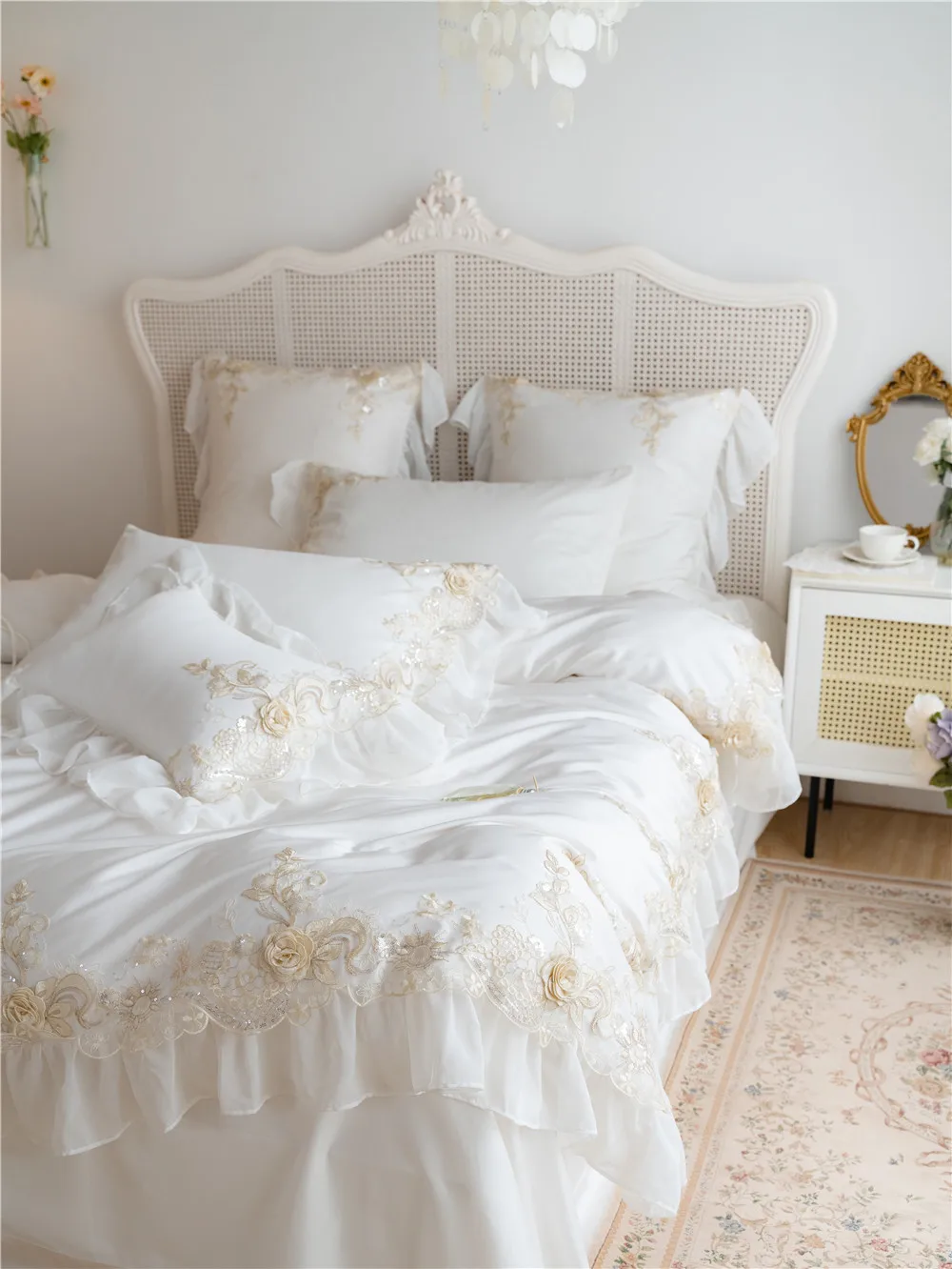 

Spring and Summer Princess Style 80 Long-Staple Cotton Four-Piece French Embroidered Lace Cotton Quilt Cover