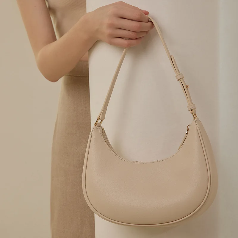 

2022 New Leather One Shoulder Half Moon Bag Cowhide Underarm Bag Female White Method Stick Bag
