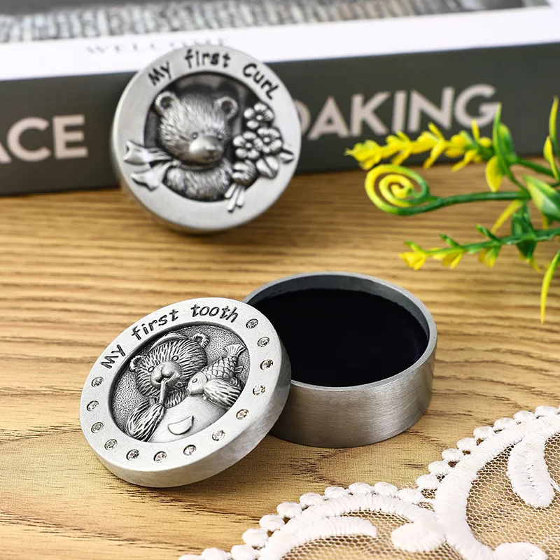 Детская винтажная металлическая коллекционная коробка с лиственным зубом