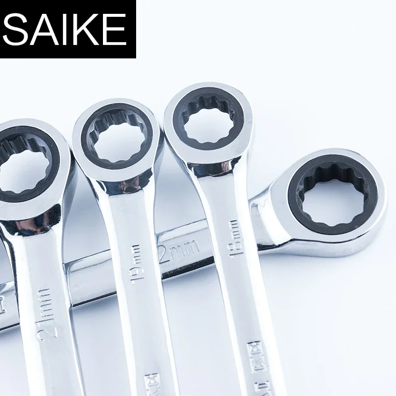 Набор универсальных гаечных ключей для ремонта автомобиля