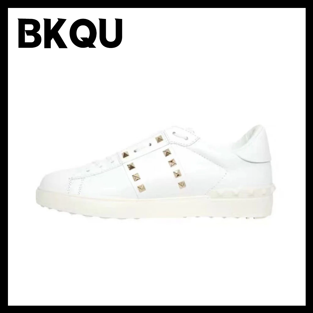 

BKQU Trendy Designer's White Sneakers with Gold Rivet Flat Rubber Designer Shoe Fashion for Men and Women Low-top Leather Shoes