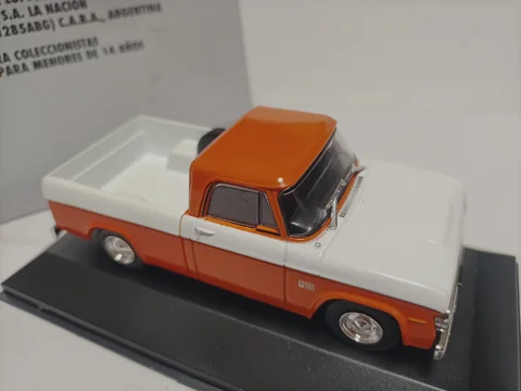 МаISTO Dodge D100 Pickup 1975 оранжево-белый 1:43