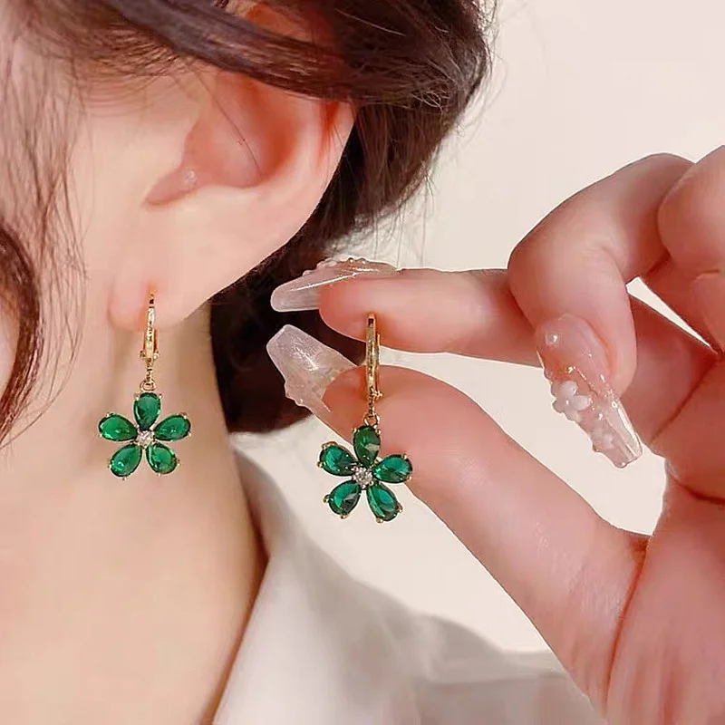 

Luxury Temperament Dangle Earrings Green Five Petal Flower Crystal Earring Clasps Gold Drop Earring Jewelry Women Gifts