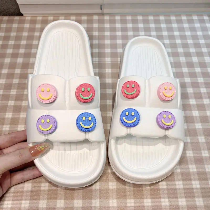 

Smiley Face Slippers Female Summer Non-slip Soft Sole Cloud Home Slippers Girls Non-slip Flat Cute Beach Sandals Slippers