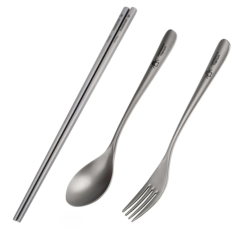 Титановые приборы. Ложка вилка нож 3 в 1 титан. Набор столовых приборов из титана. Туристический набор приборов титан. Набор столовых приборов из титана.