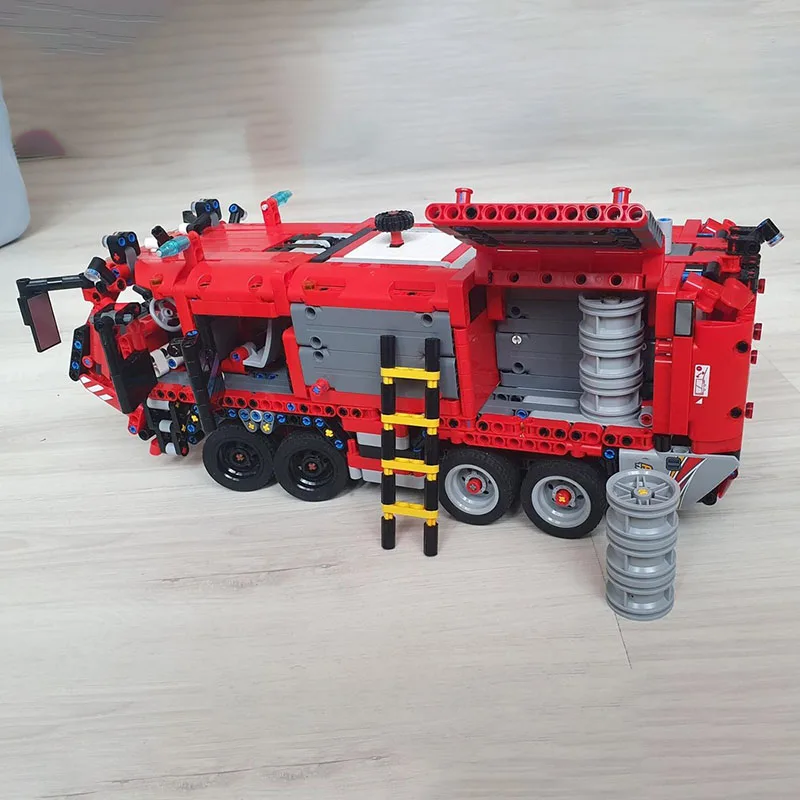 Фото Moc строительные кирпичи, модульный 42098, танк с пантерой, 8x8, пожарная машина в аэропорту, технологические блоки, рождественские игрушки «сделай сам», строительные подарки №4