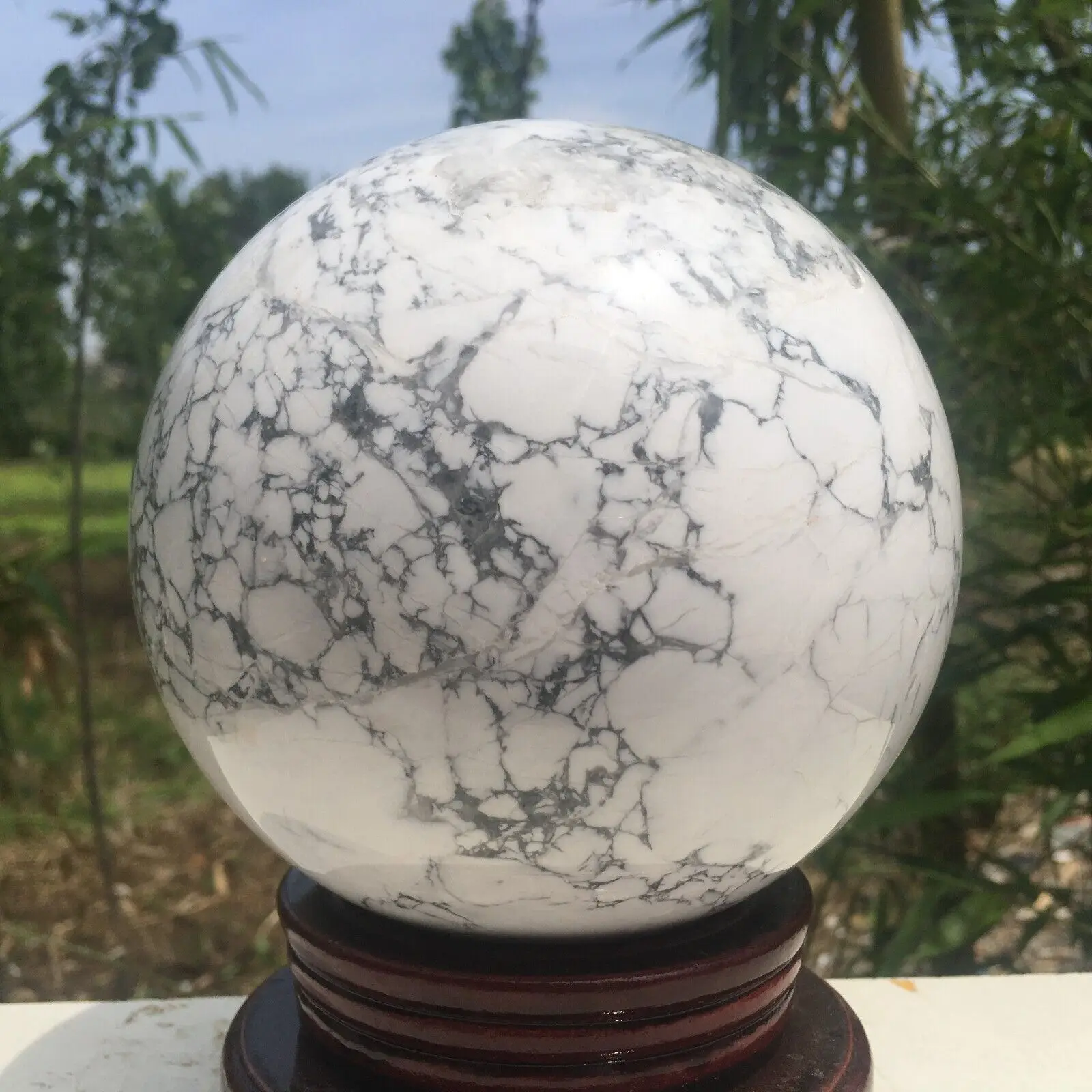Натуральная сферическая лампа Howlite