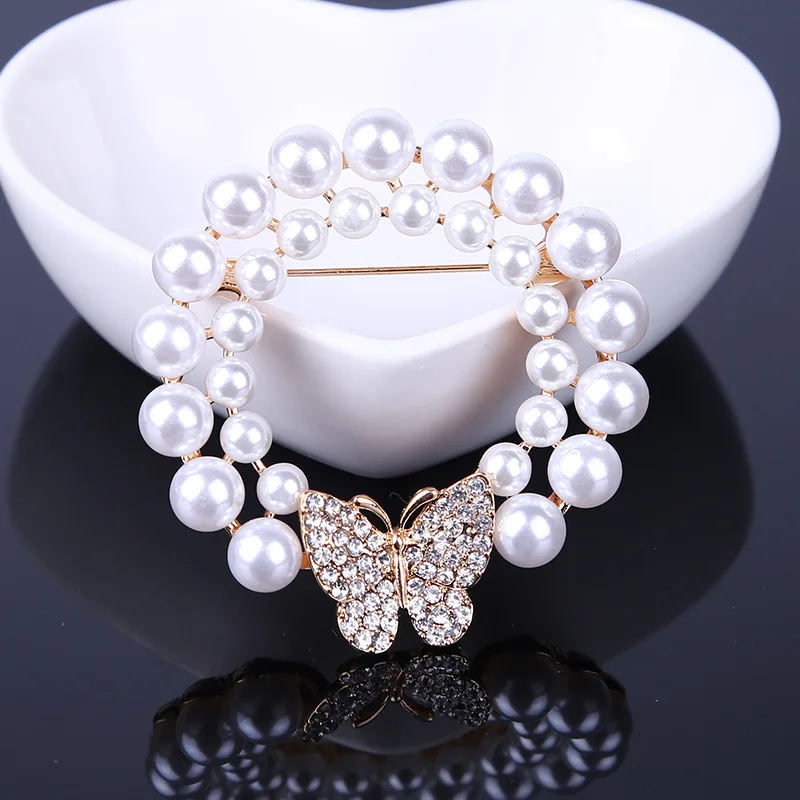 

Rhinestone Butterfly Wreath Pearl Brooch High-end Alloy Round Brooches Female Luxury Jewelry Corsage Pins Clothing Accessories