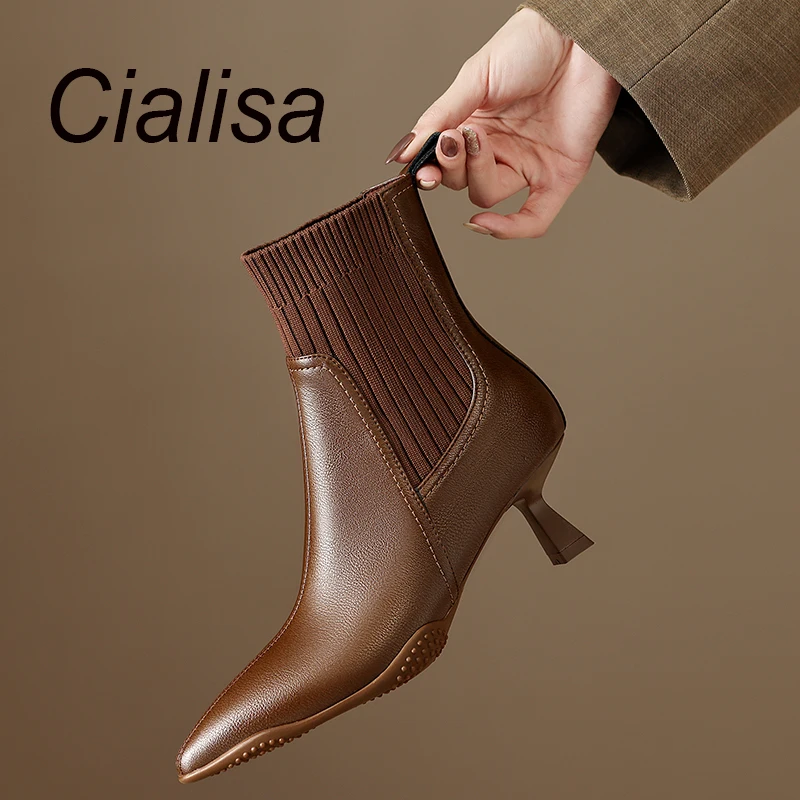 

Женские ботильоны из натуральной кожи с острым носком, на молнии