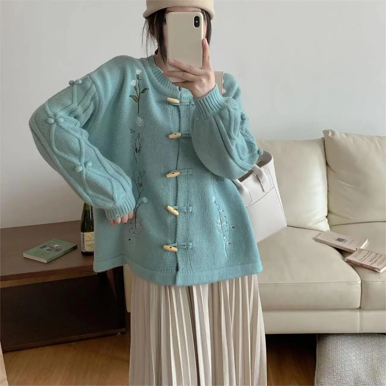 

Retro Gentle Wind Round Neck Women Sweater 2023 Autumn Winter New Horn Buckle Embroidered Female Cardigan Jacket Coat