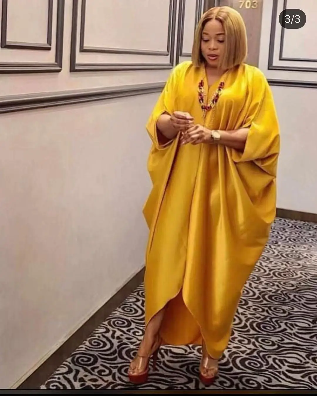 

New Fashion Classic African Women's Dashiki Abaya Free Size V-Neck Loose Bat Sleeve Dress Color Butyl Cloth