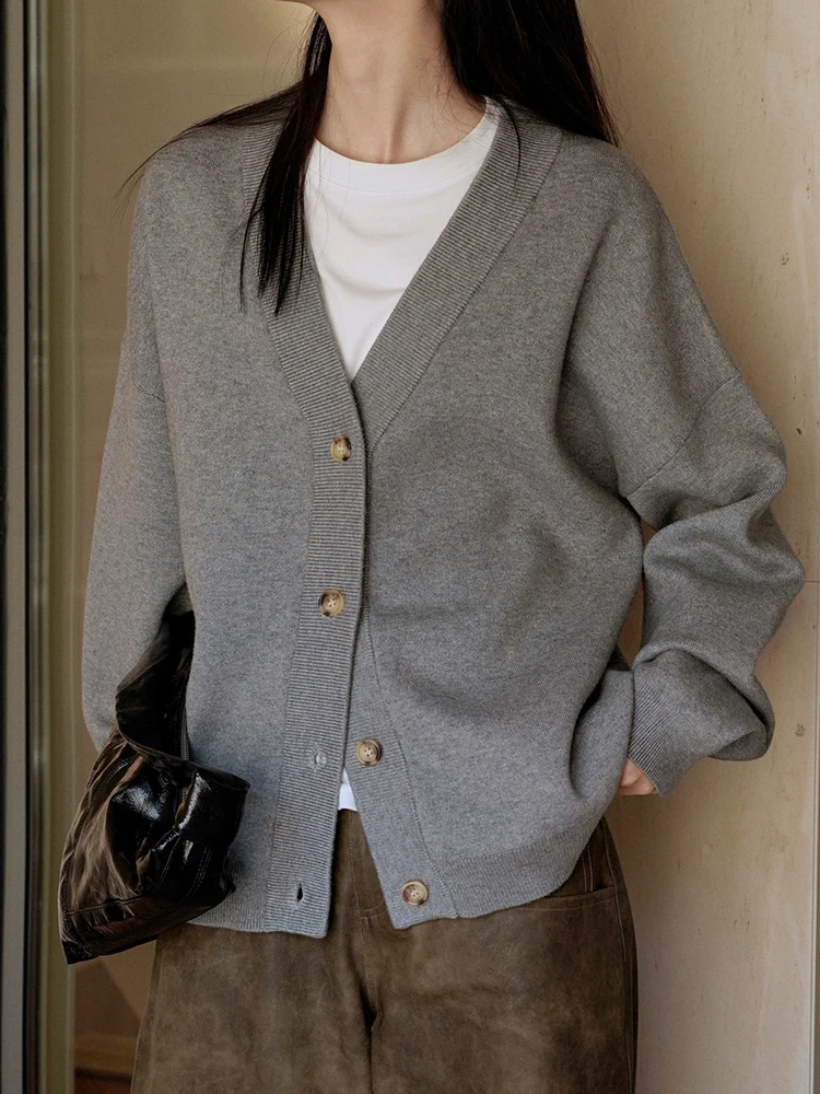 Женский вязаный кардиган с V-образным вырезом и длинным рукавом