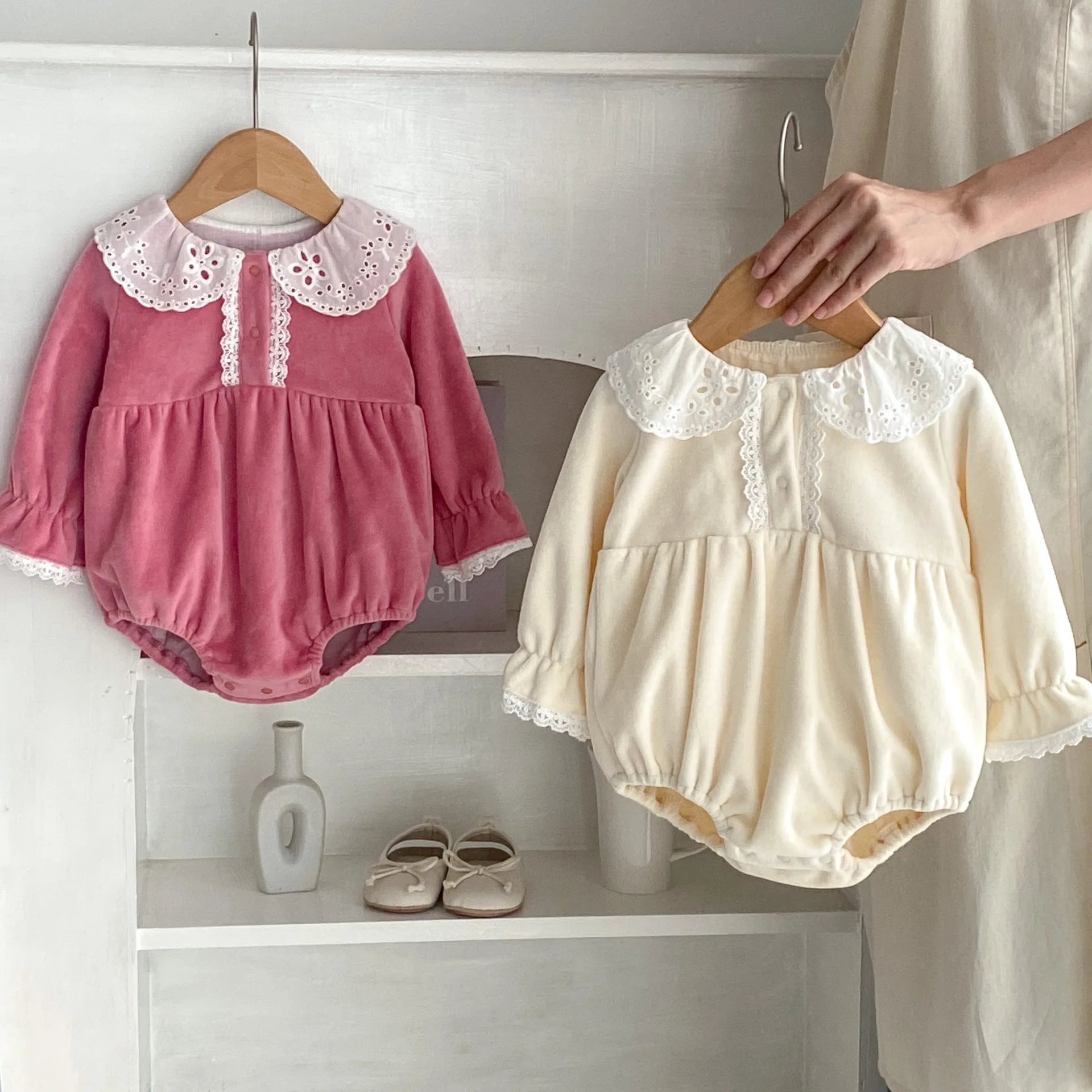 

Осенне-зимний детский костюм с кружевным воротником, бархатный однотонный модный боди с длинным рукавом, хлопковый комбинезон с оборками для мальчиков и девочек