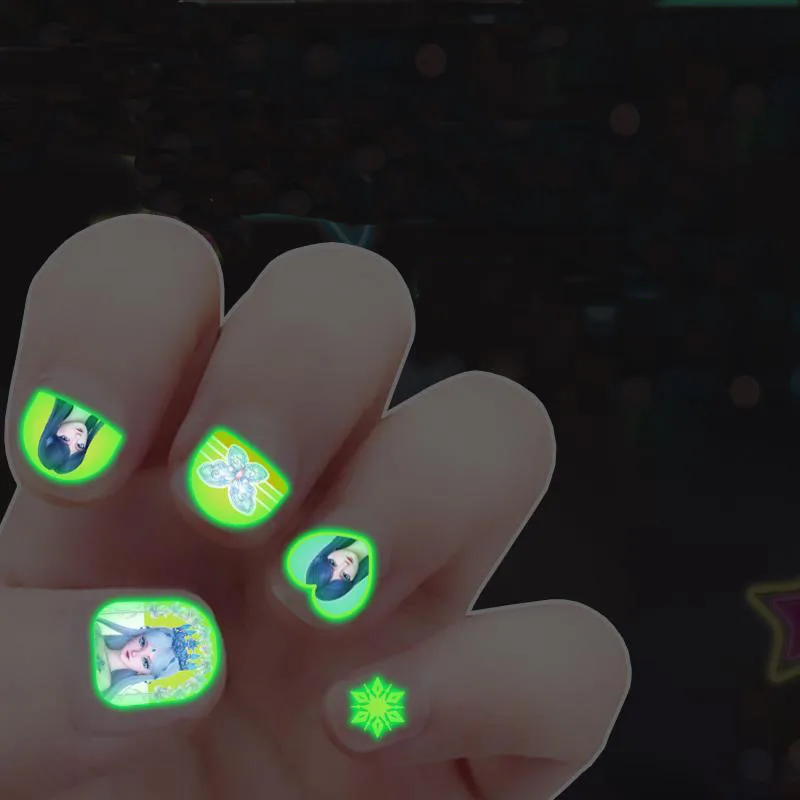 

Светящиеся наклейки для ногтей из мультфильма «Холодное сердце»