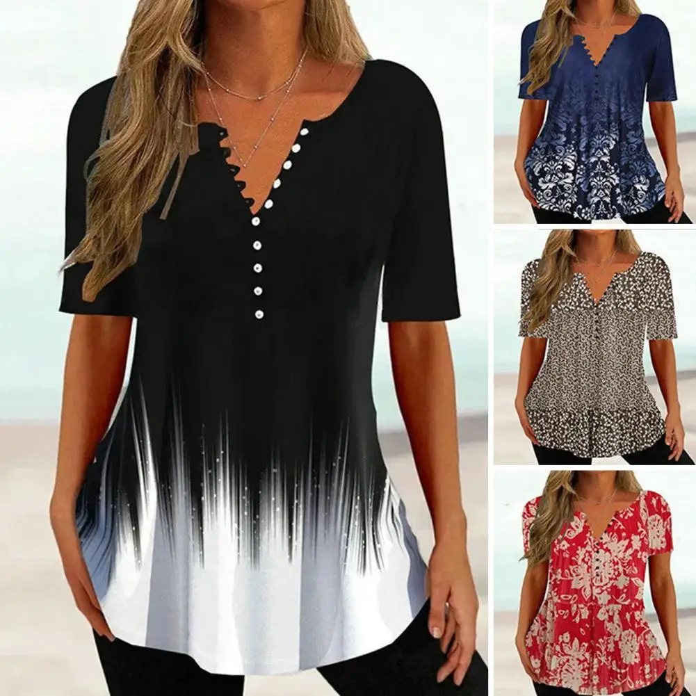 

Женская футболка на пуговицах с цветочным принтом и V-образным вырезом