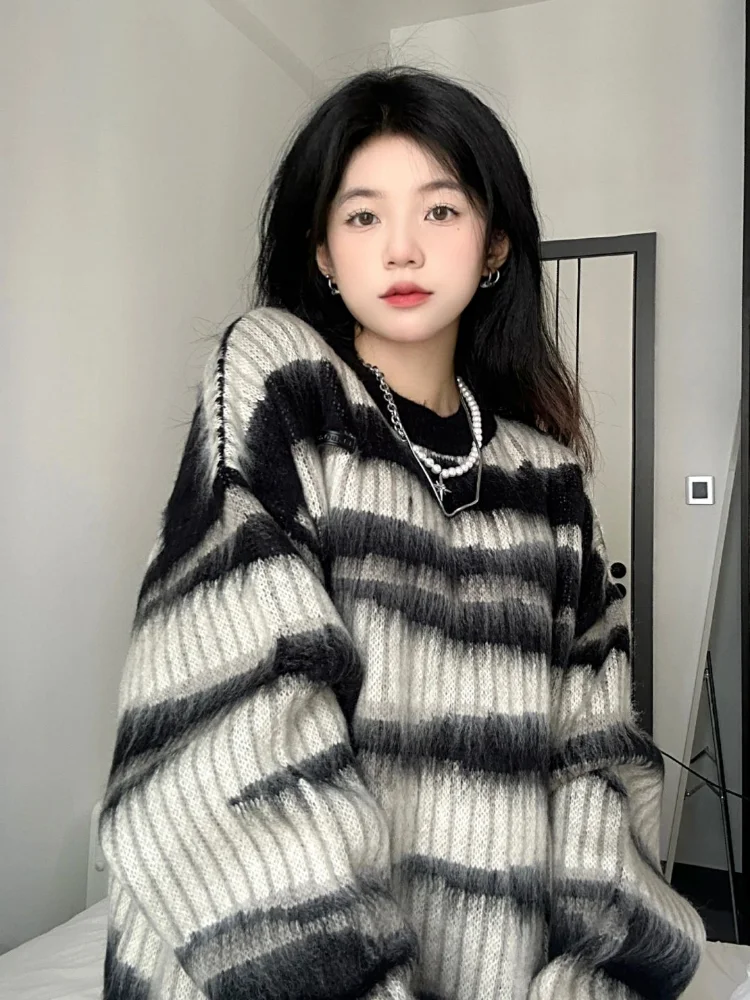 

2023 Autumn Zebra Striped Sweaters Women Harajuku Knitted Jumper Y2k Aesthetic Grunge Streetwear Loose Korean Fashion Soft Tops