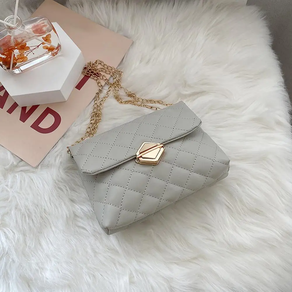 Ультратонкая сумка через плечо стильная на цепочке с замком легкая прочная