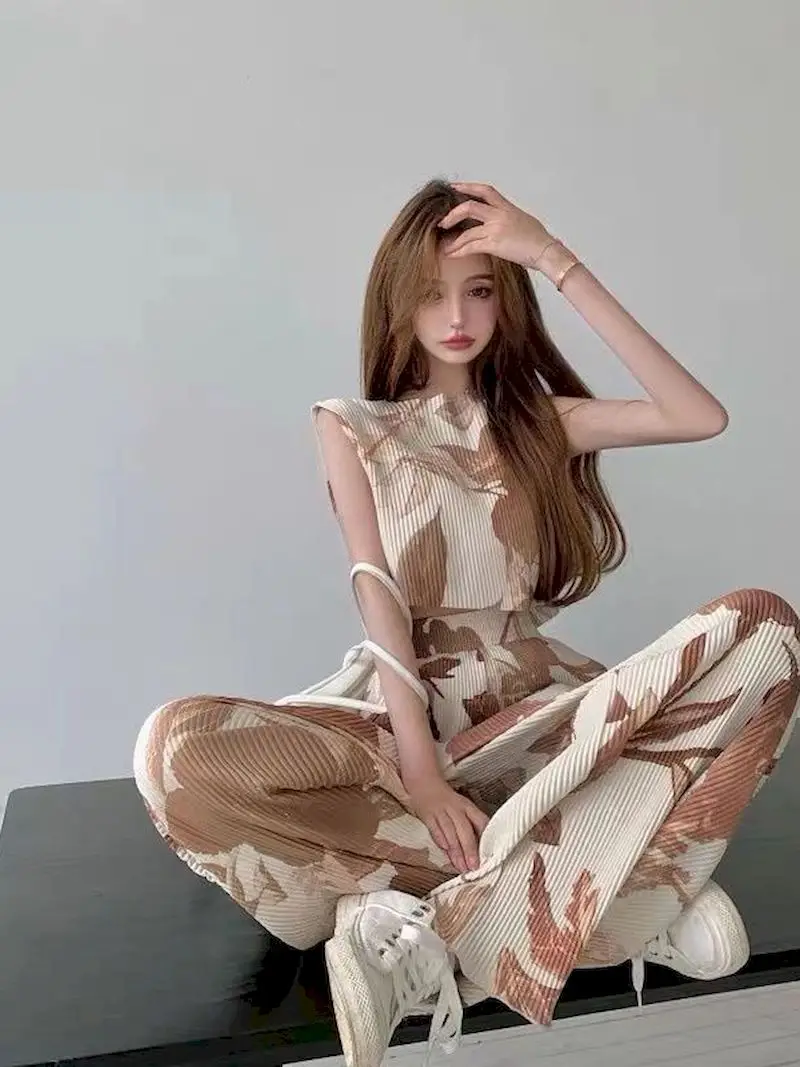 

2022 Summer New Ice Silk Two-piece Women 2022 New Design Printed Sleeveless Vest + Casual Mopping Trousers Female Sets Y2k