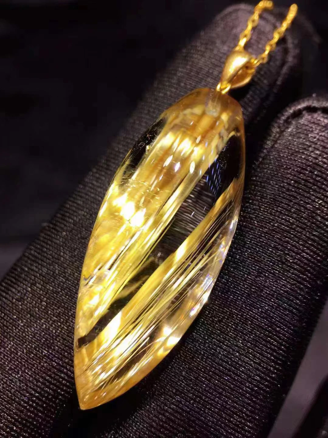 

Natural Gold Rutilated Quartz Pendant Necklace Brazil 36.6*15.3*14.2mm 18K Gold Rutilted Women Men Jewelry AAAAAAA