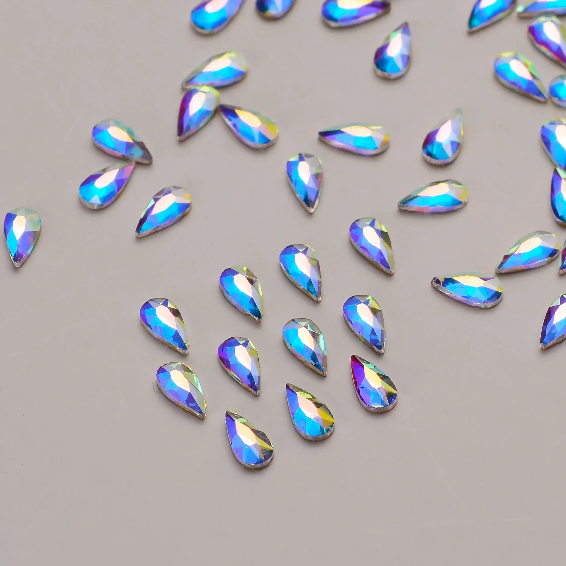 Кристаллы в форме капли дождя 3*6 мм 30 шт.