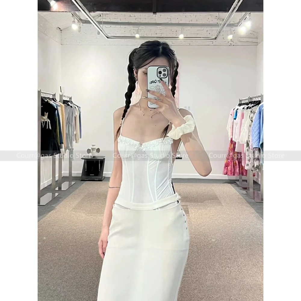 Женское боди с лямкой на шее без бретелек