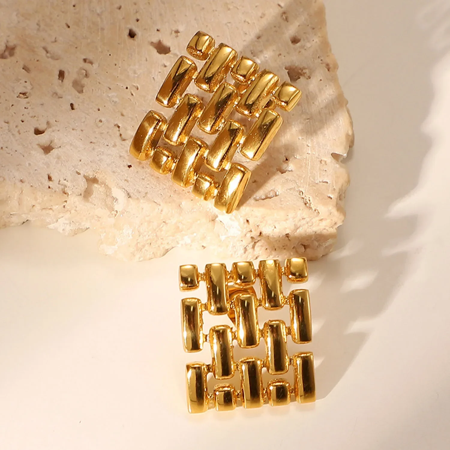 Простые винтажные полые серьги-гвоздики из сплава с геометрическим рисунком для