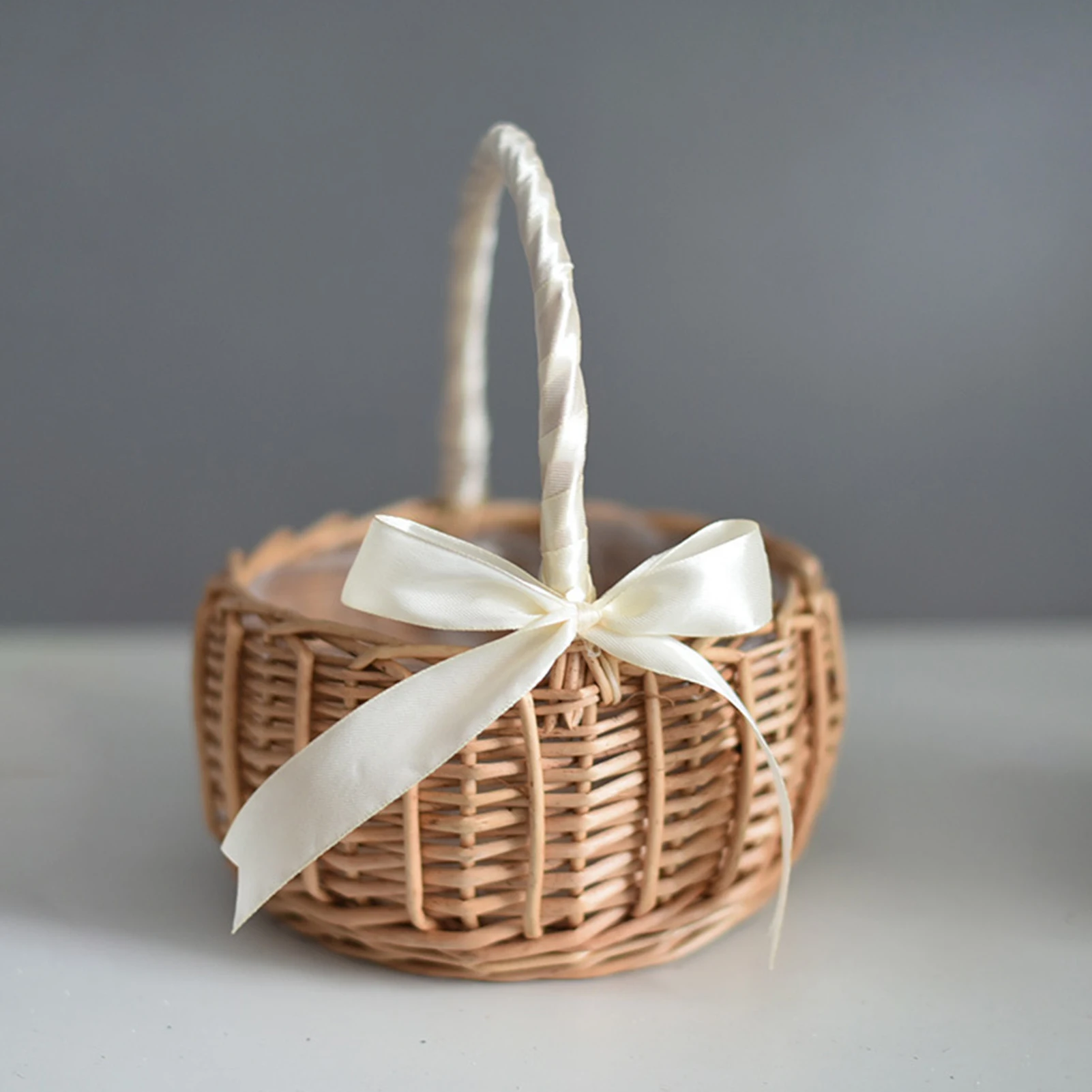 

Плетенная корзина из ротанга