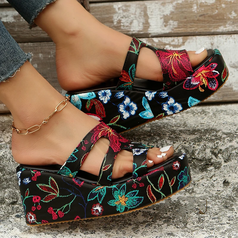 

Сандалии женские на платформе, босоножки на танкетке с принтом, высокий каблук, повседневные шлепанцы, сланцы, лето 2023