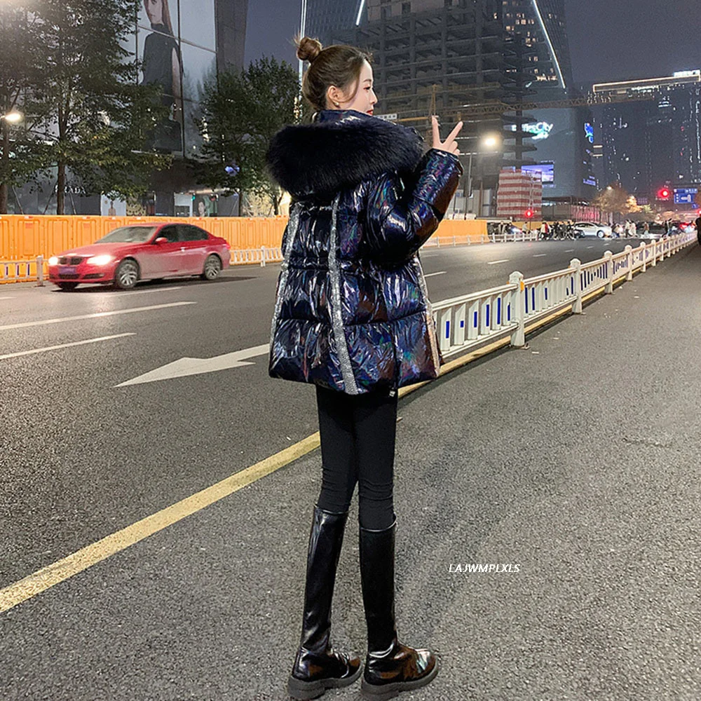 Зимняя куртка 2023 женское блестящее толстое пальто с большим мехом и капюшоном