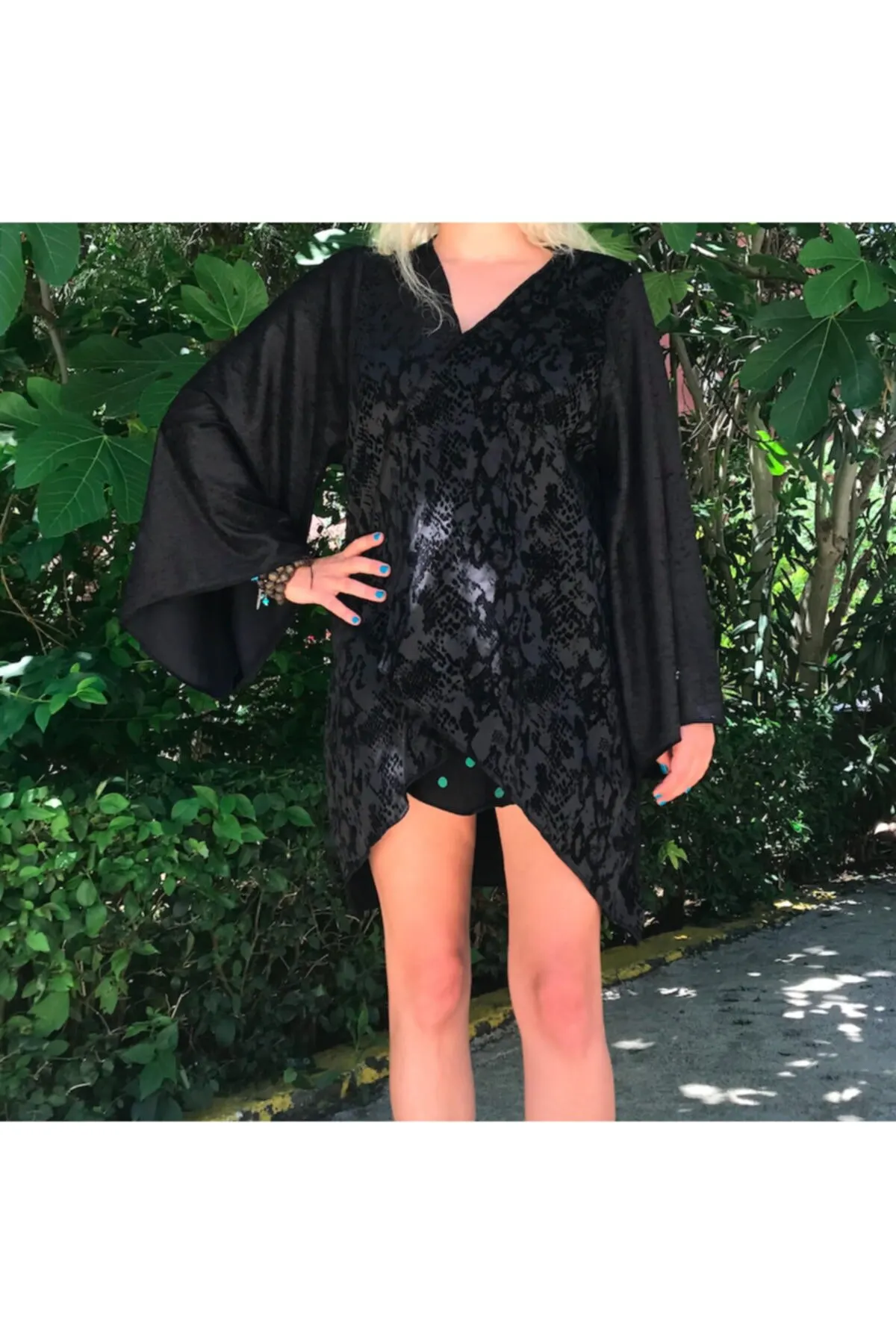 

Women's Kimono Black Thin Velvet embroidery Kimono Fashion Bathrobe For Ladies