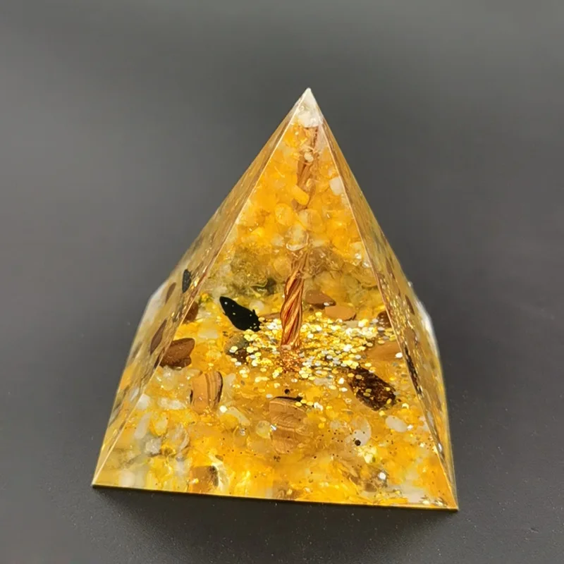 

Пирамида из смолы в старинном стиле, 6 см