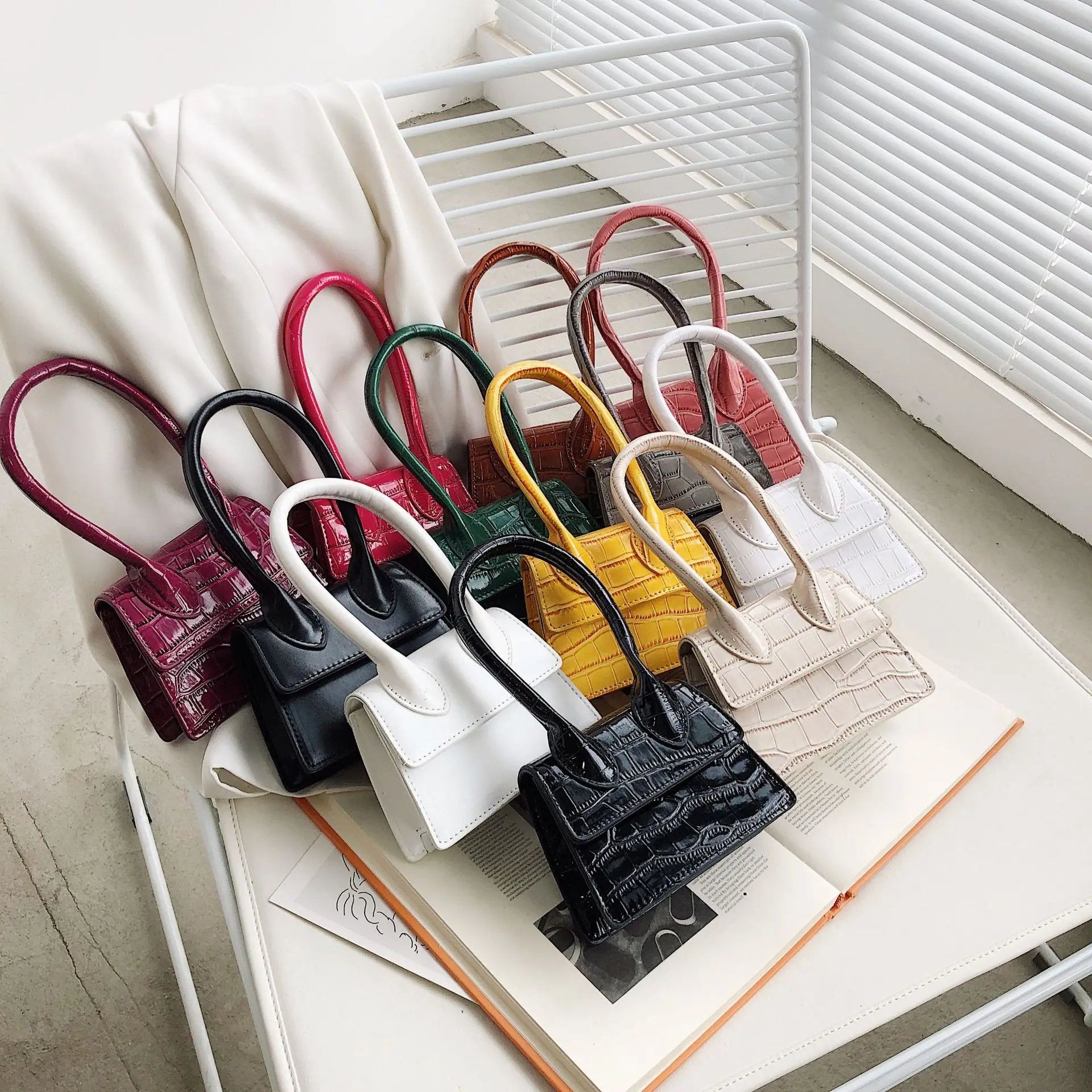 

Маленькая квадратная сумка Ins Wild 2022, модная сумка через плечо из искусственной кожи, женская сумка в Корейском стиле, женская сумка через пле...