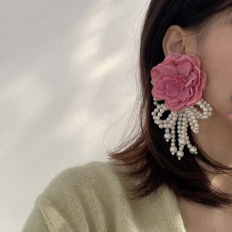 

French Retro Earrings Female Exaggerated White Flower Petals Pearl Tassel Temperament Trendy Earrings